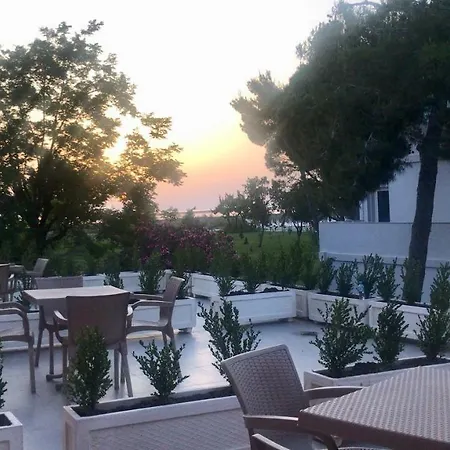 Pelikan Hotel Divjaka